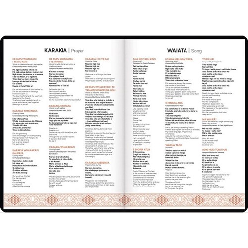 Tuhi B53 Premium Bilingual Diary Week To View Māhere A Wiki 2027 Black/Gold
